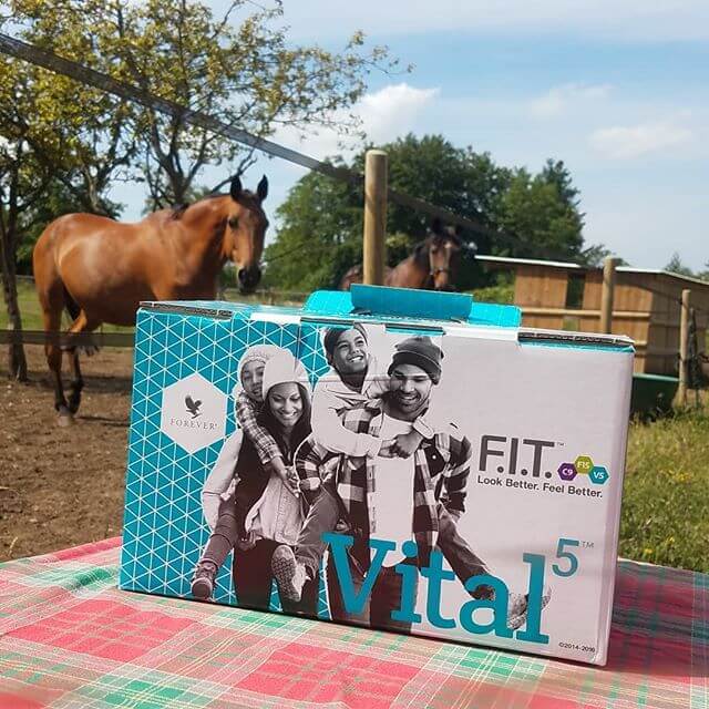 ویتال 5 با نوشیدنی آلوئه بیتس ان پیچز